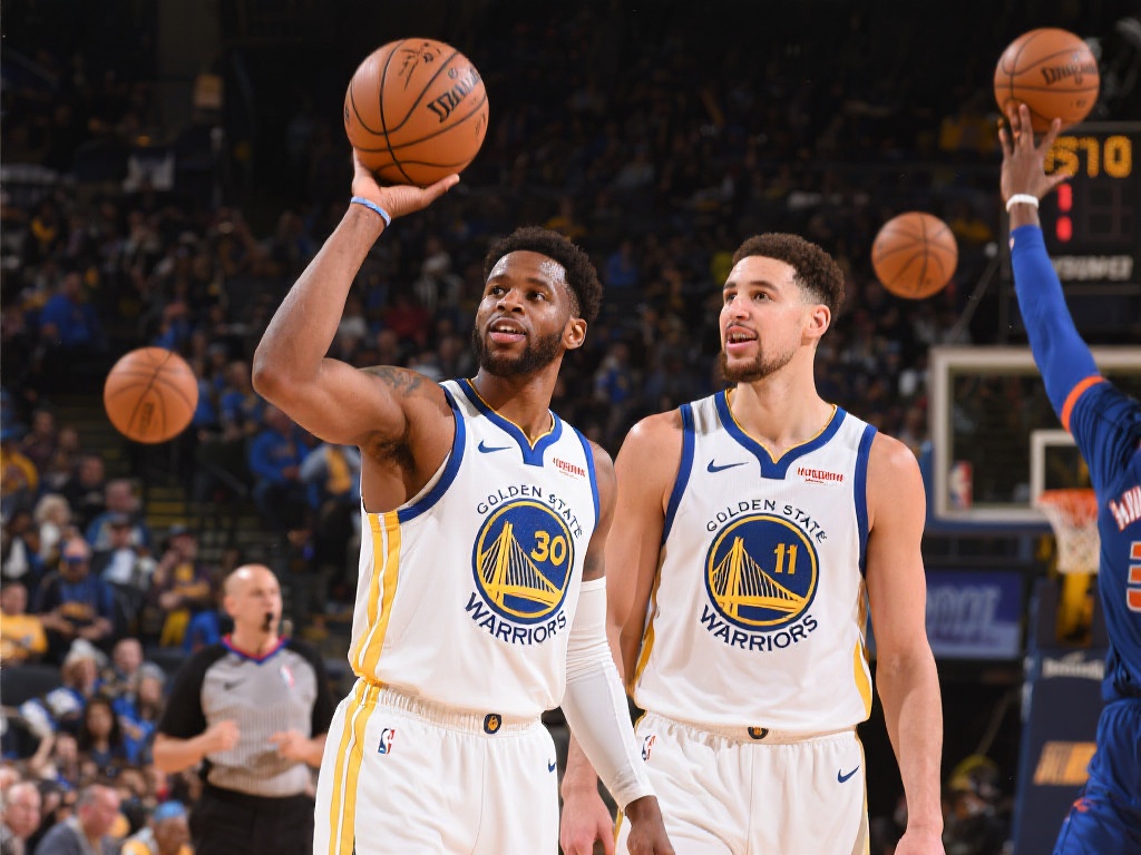 勇士三分雨浇灭休城 库里希尔德联手轰20分领先