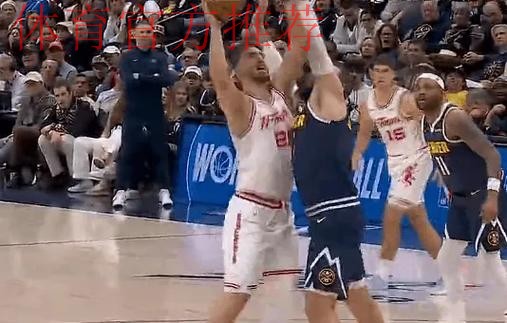 申京运球转身强攻上篮造犯规,瓦兰丘纳斯六犯毕业